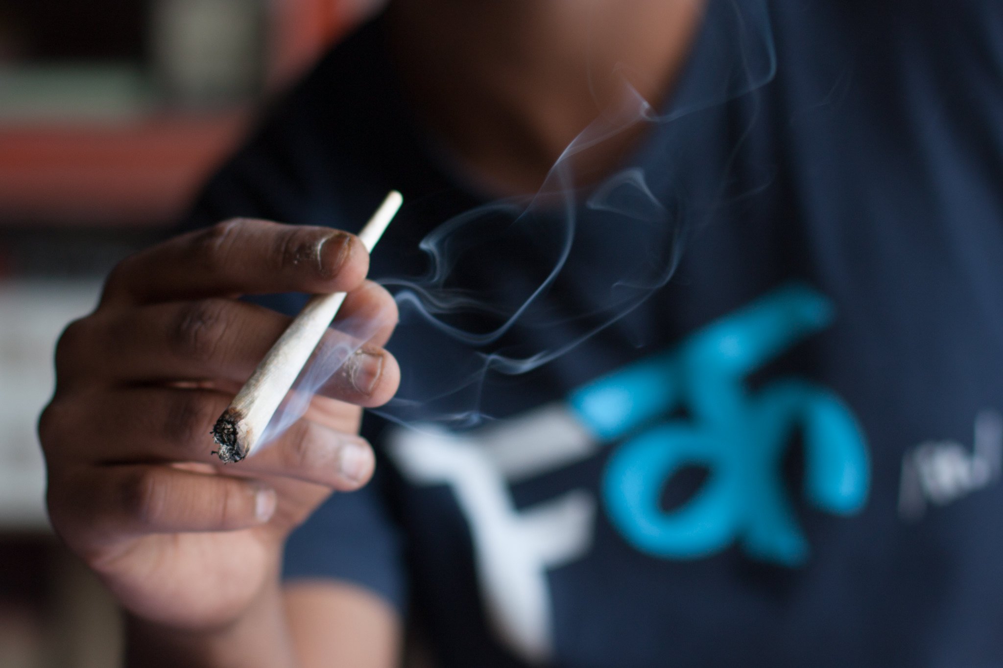 how to smoke a joint